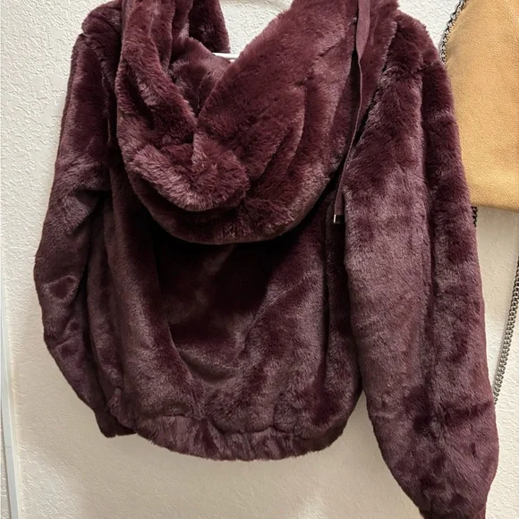 SOLD SOLD SOLDPlush Burgundy Faux Fur Jacket Philosophy - Picture 3 of 4